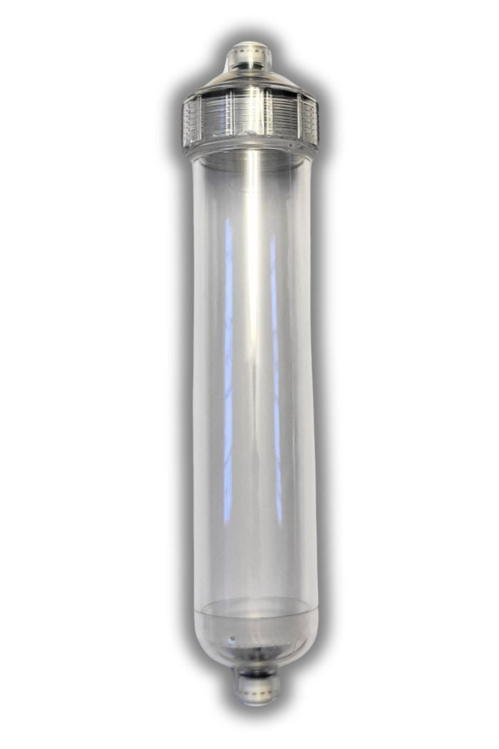 Ein zylindrisches, durchsichtiges Kunststoffgehäuse mit Schraubgewinde an beiden Enden, zentraler Filterkanister im Inneren.