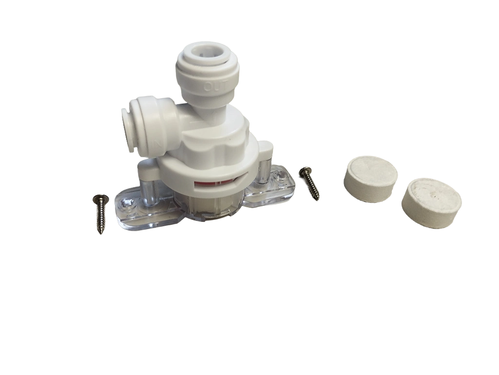 Ein weißes Wasserstopp-Ventil WaterGuard mit transparentem Sockel, zwei Metallschrauben und zwei runden weißen Tabletten.