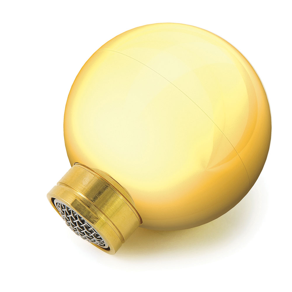 Eine glänzende, kugelförmige Vorrichtung aus goldfarbenem Metall mit einem Gittereinsatz und Gewinde an einer Seite.