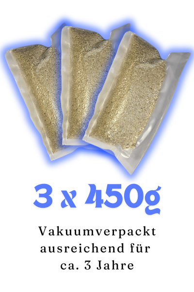 Drei transparente, vakuumverpackte Beutel mit je 450g körnigem, sandfarbenem Inhalt auf weißem Hintergrund. Text darunter.
